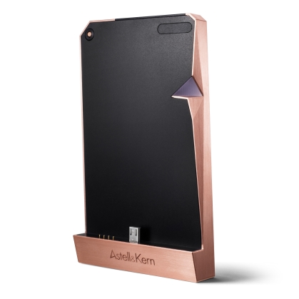 ハイレゾポータブルオーディオプレーヤー「Astell&Kern AK380」専用のポータブルヘッドホンアンプ「Astell&Kern AK380 アンプ Copper」（アユートの発表資料より）