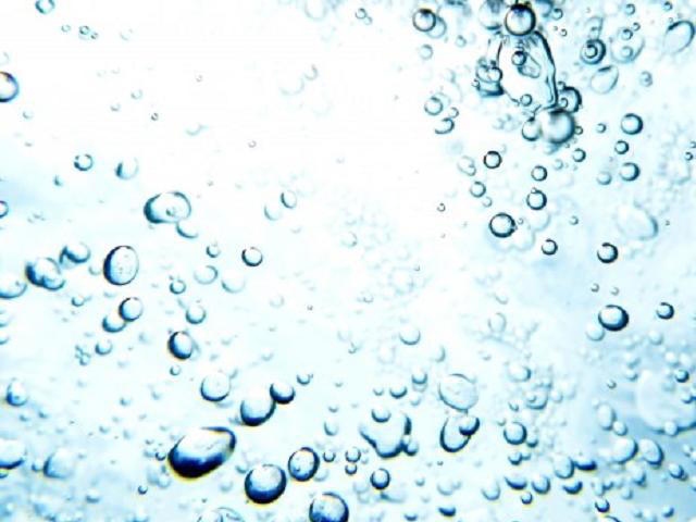 矢野経済研究所は国内のミネラルウォーター市場及び宅配水市場の調査を実施した