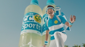 「C.C.スポーツ」TV-CM（サントリー食品インターナショナル発表資料より）