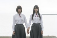 『告白』の湊かなえによるベストセラー小説『少女』が実写映画化 - 主演・本田翼×山本美月