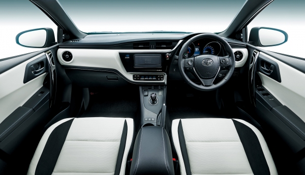 HYBRID“G Package”の内装 （トヨタ自動車の発表資料より）