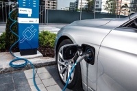 ハイブリッド車(HEV)をはじめ、 プラグインハイブリッド車(PHEV)、電気自動車(EV)、燃料電池車(FCV) など、ガソリンエンジンに変わる駆動力を持つ自動車の台頭、そして、急速に進む電装化。自動車産業は今、大きな転換期を迎えている。