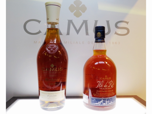 アサヒビールは、フランスの名門カミュ社のプレミアム・コニャック「カミュボルドリーVSOP」(写真左)と「イル･ド･レ クリフサイドセラー」(各700ml)を2016年6月7日から全国で新発売する。なかで右の「イル･ド･レ」は大胆で斬新なコニャックの革命児ともいえる製品