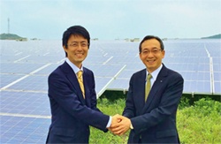 レノバの木南社長（左）と住友林業の市川社長（右）（写真：両社の発表資料より）