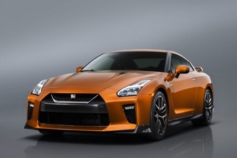 日産自動車が7月27日に発売する「NISSAN GT-R」の17年モデル。（写真提供：日産自動車）