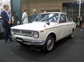 「第1回AUTOMOBILE COUNCIL/オートモビル・カウンシル2016」で展示された、1966年デビューのKE10D型初代「トヨタ・カローラ」