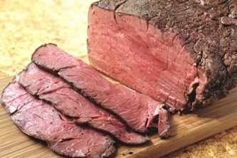 欧州バル「C by favy」は、8月15日〜8月30日に21時以降の入店限定で「ローストビーフ食べ放題」を500円で提供する。