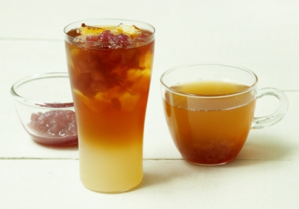 タリーズコーヒージャパンが9月2日に発売する秋のドリンク「＆TEA アップルオーチャードティー」。