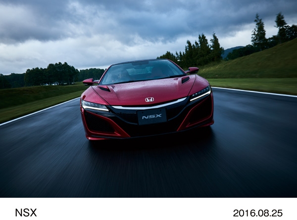 ホンダが26年ぶりにフルモデルチェンジして発売するスーパースポーツモデル「NSX(エヌエスエックス)」（写真提供：ホンダ）