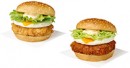 日本ケンタッキー・フライド・チキンが9月8日から発売する「月見チキンフィレサンド」と「月見和風チキンカツサンド」。（写真：同社発表資料より）
