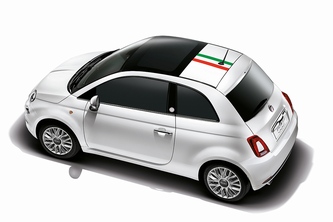 日本とイタリアの国交150周年を記念した「フィアット500」の限定車「Italy(イタリー)」。（FCAジャパンの発表資料より）