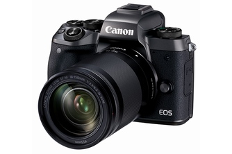 キヤノンが11月下旬に発売するEVF内蔵のミラーレスカメラ「EOS M5」（EF-M18-150mm F3.5-6.3 IS STM装着時）（写真：発表資料より）