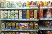 ビール系アルコール飲料の酒税統一で、プレミアムビールから第三のビールまで品揃えするコンビニの棚に並ぶ商品にも変化が……