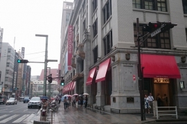 8月の全国百貨店売上高は前年同月比で今年一番の落ち込みとなる6.0%減で、6カ月連続のマイナスとなった。写真は、東京都中央区日本橋の三越本店。 8月の全国百貨店売上高は前年同月比で今年一番の落ち込みとなる6.0%減で、6カ月連続のマイナスとなった。写真は、東京都中央区日本橋の三越本店。