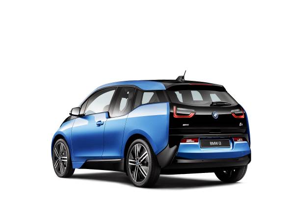 ビー・エム・ダブリュー（BMW）が10月1日に発売する電気自動車「BMW i3」の新型モデル（写真提供：BMW）