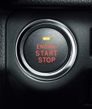 富士重工業が10月3日に発売した、クロスオーバーSUV「フォレスター」の特別仕様車「Style Modern」の特別装備　プッシュエンジンスイッチ（キーレスアクセス＆プッシュスタート）。（写真提供：富士重工業）