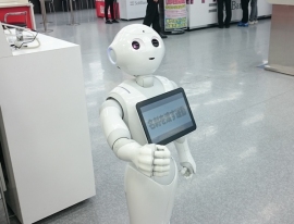 ソフトバンクロボティクスホールディングスは、人型ロボット「ペッパー（Pepper）」を中国で展開すると発表した。