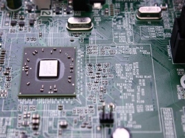米Intelは2016年11月17日、サンフランシスコにて開催の「Intel AI Day」で、AIの学習や実行を加速するハードウエアやソフトウエアを提供し、AIの市場でもリーダーシップをとることを宣言した。これまで買収してきた米NervanaなどAI関連のベンチャー3社の技術を取り込むことで、今後急速に拡大すると見込まれるAIの市場での存在感を強める意向。