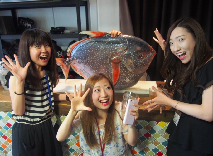 テレビや水族館でしか見たことのない魚に触れられる（Holiday Jack報道資料より）