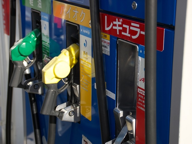 2016年末、ガソリン販売価格が値上がりし、年初来の最高値を記録した