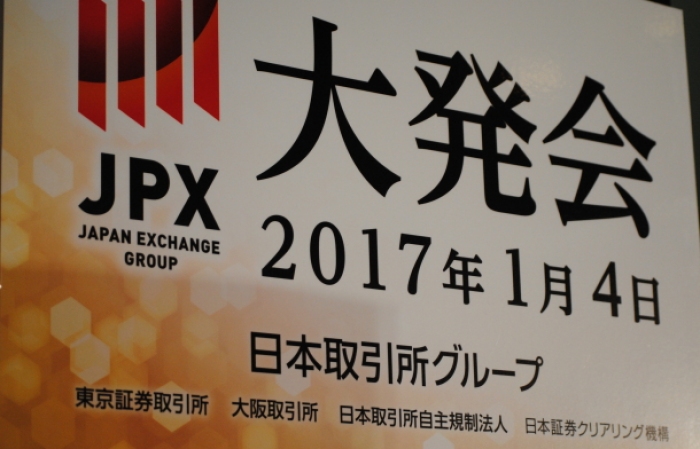 日経平均の前引けは１万９５２９円６８銭（４１５円３１銭高）、ＴＯＰＩＸは１５５２．５４ポイント（３３．９３ポイント高）、出来高概算（東証１部）は１２億４５１４万株。