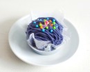 ラベンダーの鮮やかな色が目を引く、日本茶菓SANOAHの「もちもちスプリング」（ESSPRIDE報道資料より）