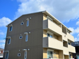 「土地を活用してアパートを経営しませんか」「一括で借り上げて家賃を保証します」などという不動産業者の勧誘が問題となっている。人口の減少が進む地方にもアパートが乱立しているが、数十年間にもわたる安定経営は可能なのだろうか?