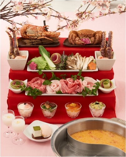 3万円相当の豪華食材が並ぶ「お雛様スペシャルひな壇」（レインズインターナショナル報道資料より）