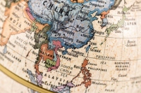 右上に北朝鮮、下部やや左にマレーシアがある。