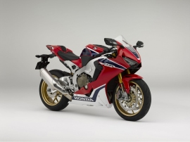 CBR1000RR SP（参考出品車・市販予定車） （本田技研工業の発表資料より） 