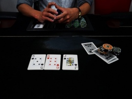 1997年にはAIがチェスで人間のプロに勝利し、2010年には将棋のトッププロがAIに敗れ、そして昨年3月には、「アルファ碁」がりイ・セドル九段を破った。さらにはアルファ碁の進化形の「Master」がネット上の囲碁でプロ棋士たちを相手に60戦無敗という結果を残し1月5日にプロジェクトを終了した。