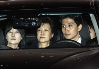 ソウル拘置所に向かう朴前大統領（Photographer: Lee Yong-ho/Pool via Bloomberg）