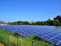2011年3月の東日本大震災を受け、再生可能エネルギー(太陽光、風力、水力、地熱、バイオマス)の固定価格買い取り制度(FIT)が成立。一躍、太陽光関連業界は各方面から有望市場として注目された。