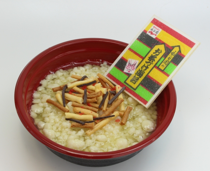 リアルな見た目に驚く、永谷園監修の「お茶づけケーキ」（永谷園報道資料より）