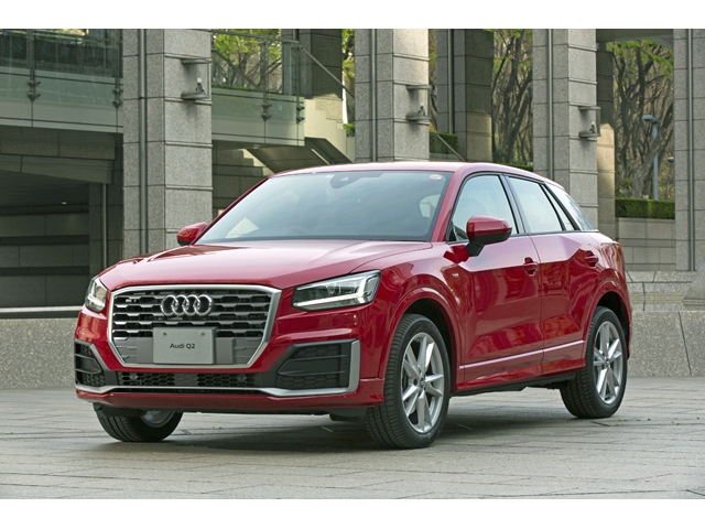 新型「Audi Q2」は、スクエアでエッジの効いたデザインが特徴のコンパクトSUV。全長は4200mmで、Audi Q3よりも20cmほど短く、それに対しホイールベースは2595mmとし、前後オーバーハングを切り詰めた。写真は「Audi Q2 1.4 TFSI cod sport」405.0万円