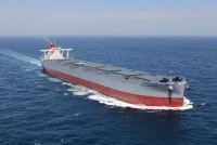 25万重量トン型鉱石船“CAPE HAYATOMO”。（画像：川崎汽船発表資料より）