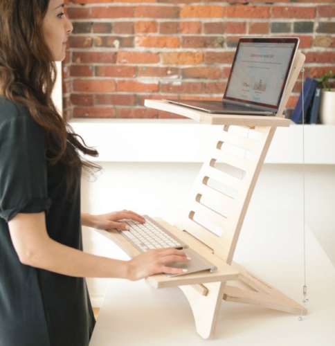 「HumbleWorks Standing Desk」(DISCOVERの発表資料より)