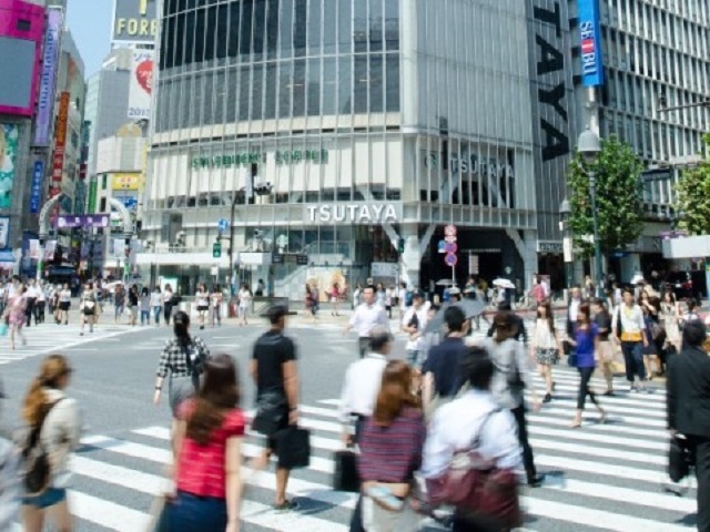 近年若者が野菜・果物を食べなくなってきている、との指摘がある。JC総研の行った「野菜・果物の消費行動に関する調査結果」では、果物を食べる頻度は、トータルで28.5%(前回29.3%)と前回に続き減少し、20代以下の摂食頻度の低下が目立つ結果となっている。