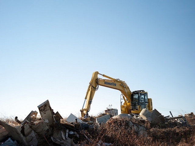 日本建設機械工業会が2017年度、2018年度の建機の出荷額の予想を公表。17年度は国内・輸出ともに前年同期比プラスの出荷を見込むが、18年度は国内向けは前年同期比94%と減少を見込む。