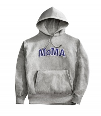 社会にインパクトを与えたファッションを展示するMoMA「Items: Is Fashion Modern？」展　限定アイテムを販売