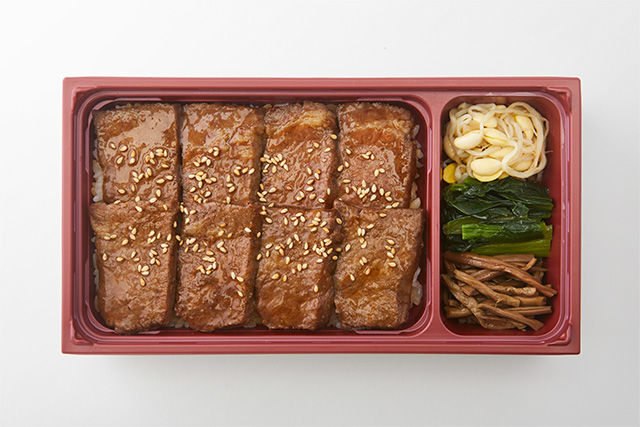 「牛角カルビ弁当（にんにくなし）」（写真：スターフェスティバルの発表資料より）