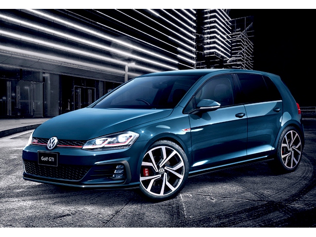 写真はVW Golf GTIのハイパフォーマンスモデル「Golf GTI Performance」、限定500台発売。15ps/20Nmアップを果たしたターボエンジンにゴルフ初の7速DSGを積む