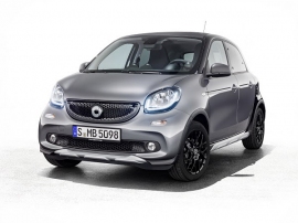 オンライン販売限定モデル「smart forfour turbo crosstown limited」。12月中旬販売開始予定となっている。（画像：メルセデス・ベンツ日本発表資料より）