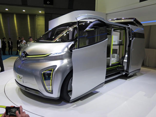 トヨタ車体が提案する、次世代のデリバリー&コマーシャルバン「LCV D-CARGO CONCEPT」。ボディ寸法は、全長×全幅×全高4700×1735×1885mmとコンパクトで取り回し性も良さそう