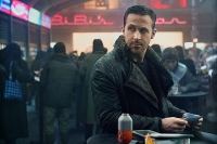 「ブレードランナー2049」で主演を務めるライアン・ゴズリング。彼の演技にも注目したい映画だ。(c) 2017 Sony Pictures Digital Productions Inc. All rights reserved