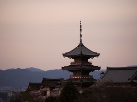 京都市や、その近郊に本社を置く日本電産、京セラ、村田製作所、ロームの電子部品セクター「京都4社」は、日本を代表する電子部品メーカーである