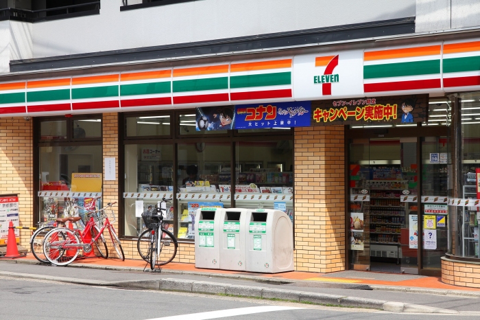 コンビニ最大手のセブンイレブンの店舗。(c) 123rf