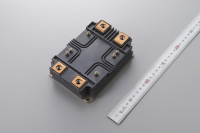 6.5kV耐圧フルSiCパワー半導体モジュール（写真：三菱電機の発表資料より）