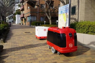 CarriRo Deliveryに追従するCarriRo。 （画像：ZMP発表資料より）