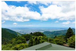 期間限定絶景カフェ「Oyama Green Cafe」からの眺望(画像: 小田急電鉄の発表資料より)